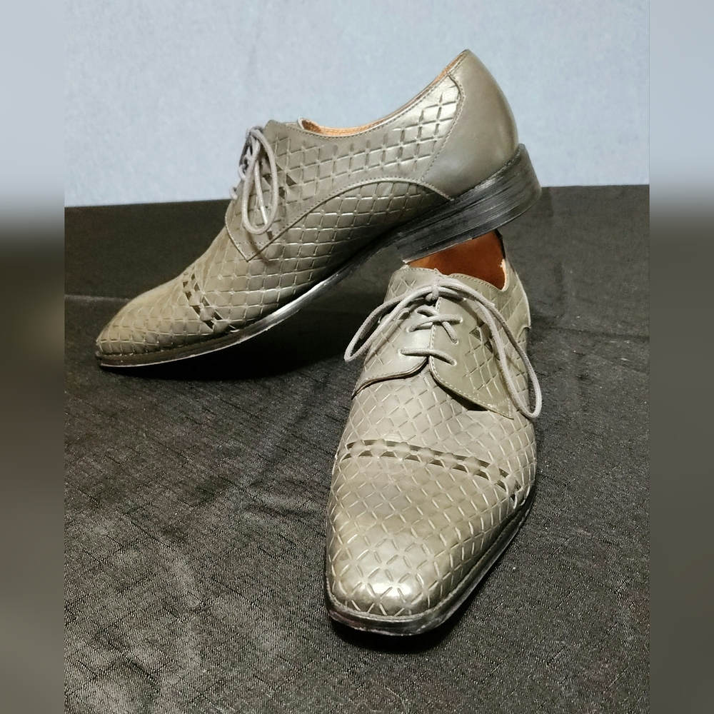 Steven Land gray pointed dress shoe. Size 10.5